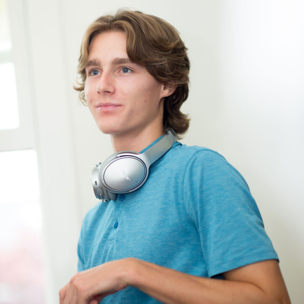 WillistonF221-0783-jeremy-dube-web student in blue shirt with headphones